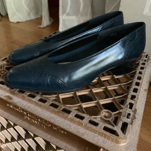 Magdesians Navy Blue Oxford Block Heel - Size 10.5